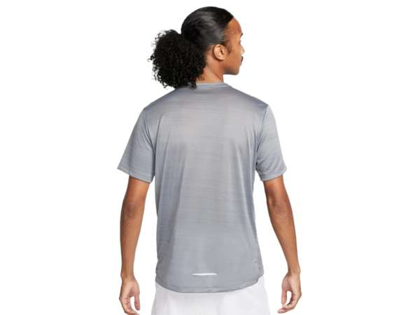 Купить Футболка для бега мужская Nike POLO RUNNING HOMBRE NIKE DF MILER TOP SS в Минске по низким ценам. Описание, фото, стоимость, отзывы. Доставка по Беларуси.