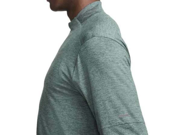 Купить Футболка для бега с длинным рукавом Nike Dri-FIT Elmnt TOP в Минске по низким ценам. Описание, фото, стоимость, отзывы. Доставка по Беларуси.