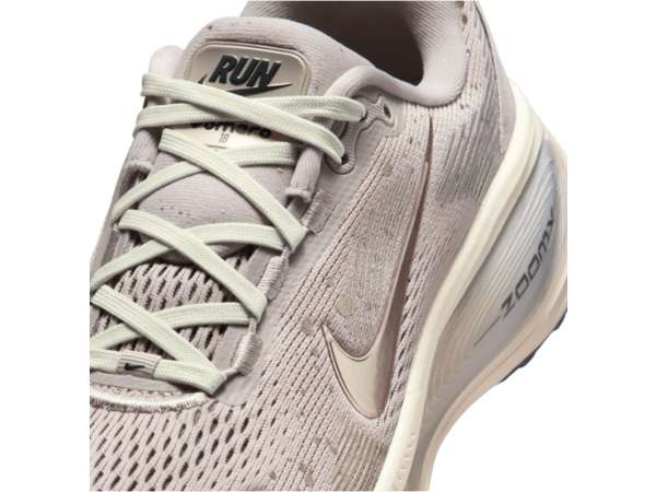 Купить Кроссовки для бега женские Nike Vomero 18 SE в Минске по низким ценам. Описание, фото, стоимость, отзывы. Доставка по Беларуси.