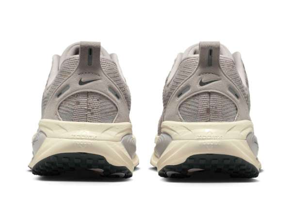 Купить Кроссовки для бега женские Nike Vomero 18 SE в Минске по низким ценам. Описание, фото, стоимость, отзывы. Доставка по Беларуси.