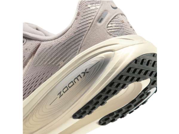 Купить Кроссовки для бега женские Nike Vomero 18 SE в Минске по низким ценам. Описание, фото, стоимость, отзывы. Доставка по Беларуси.