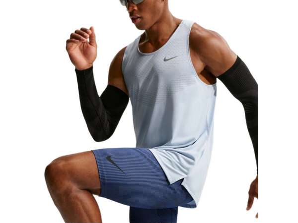 Купить Тайтсы для бега мужские Nike M NK DFADV AEROSWIFT BF Htight Baltic Blue в Минске по низким ценам. Описание, фото, стоимость, отзывы. Доставка по Беларуси.