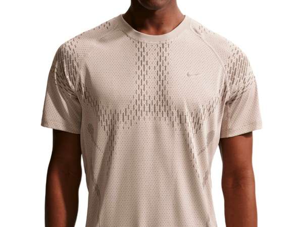 Купить Футболка для бега мужская Nike Stride Dri-FIT Cream в Минске по низким ценам. Описание, фото, стоимость, отзывы. Доставка по Беларуси.